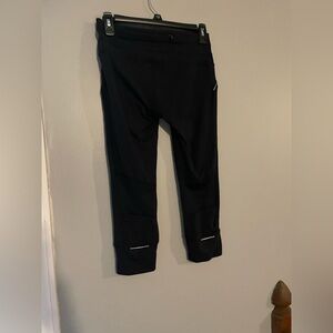 Athleta black cropped leggings